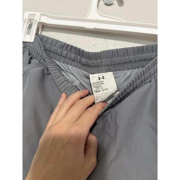 Under armour medium shorts - Picture 2 of 2